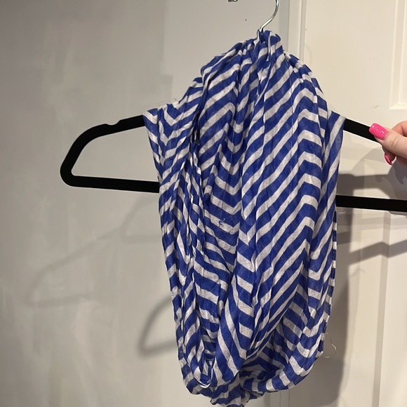 Blue and white chevron stripped infinity scarf - Picture 3 of 4